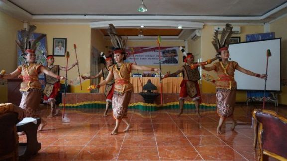 Mengulik Tari Giring Giring Tradisi Suku Dayak Di Kalimantan Tengah