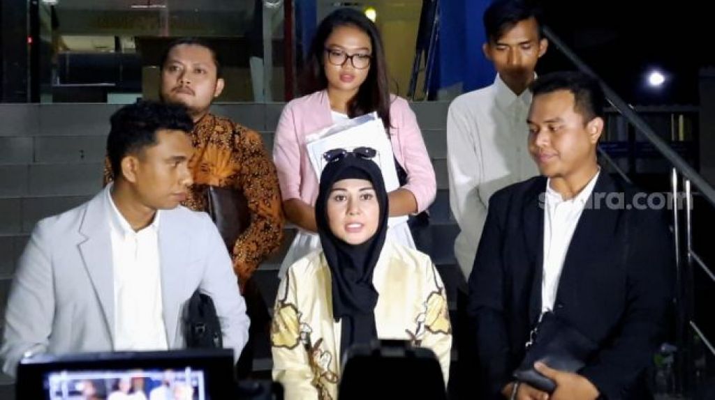 Bolak Balik Kawin Cerai Ini 4 Wanita Yang Pernah Dinikahi Vicky