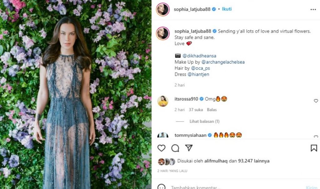 Sophia Latjuba Pamer Foto Pakai Gaun Transparan Dan Braless Body Goals