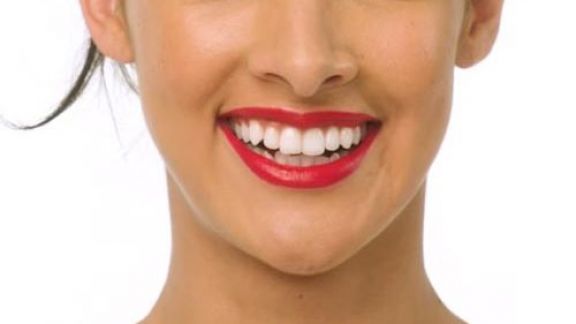 Beauty, Catat! Begini Tips Jitu Agar Lipstik Enggak Nempel di Masker