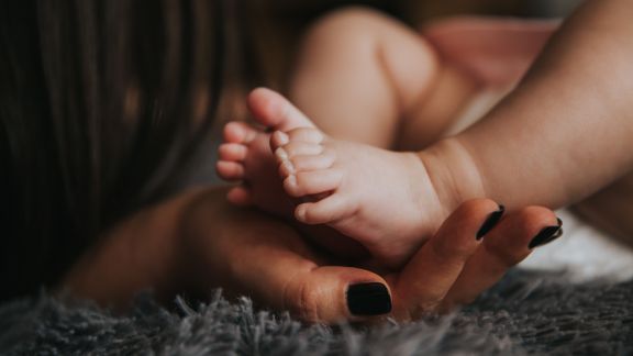 Dipaksa Aborsi saat Hamil 8 Bulan, Wanita Ini Shock Melihat Anak Perempuannya Masih Hidup
