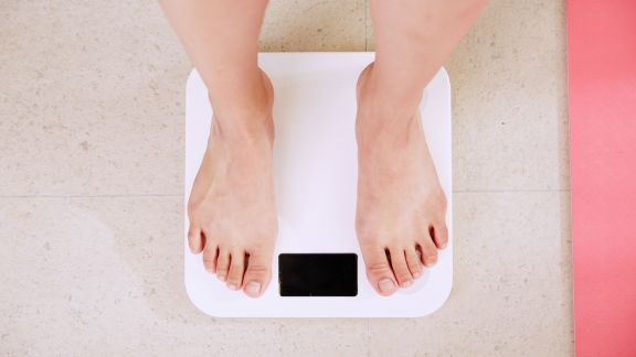 8 Cara Diet Tanpa Olahraga yang Ampuh Turunkan Berat Badan Hingga 10 Kg