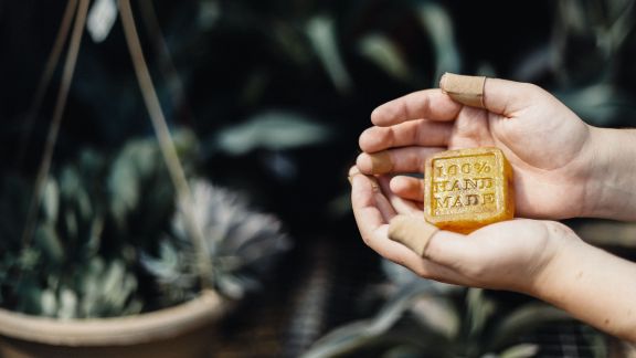 Sesuaikan dengan Jenis Kulit, Begini Tips Memilih Sabun Mandi yang Bagus