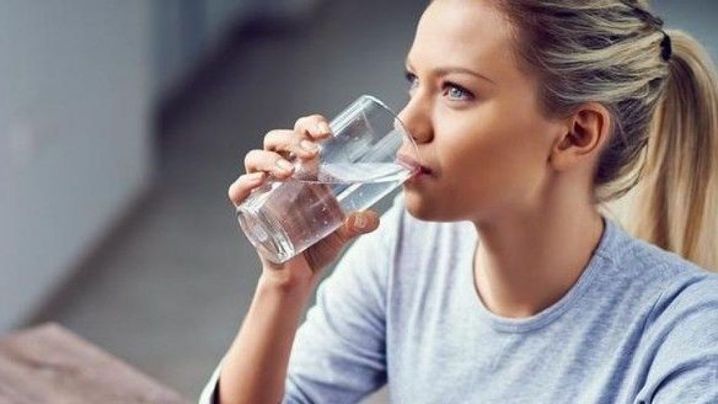 Jangan Lupa! Ini 5 Waktu Terbaik untuk Minum Air Putih