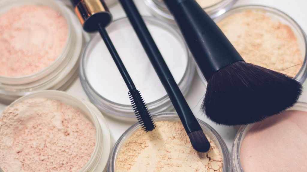 Ini 4 Alasan Penting Kenapa Kamu Harus Rutin Bersihkan Brush Makeup, Catat Baik-Baik Ya!