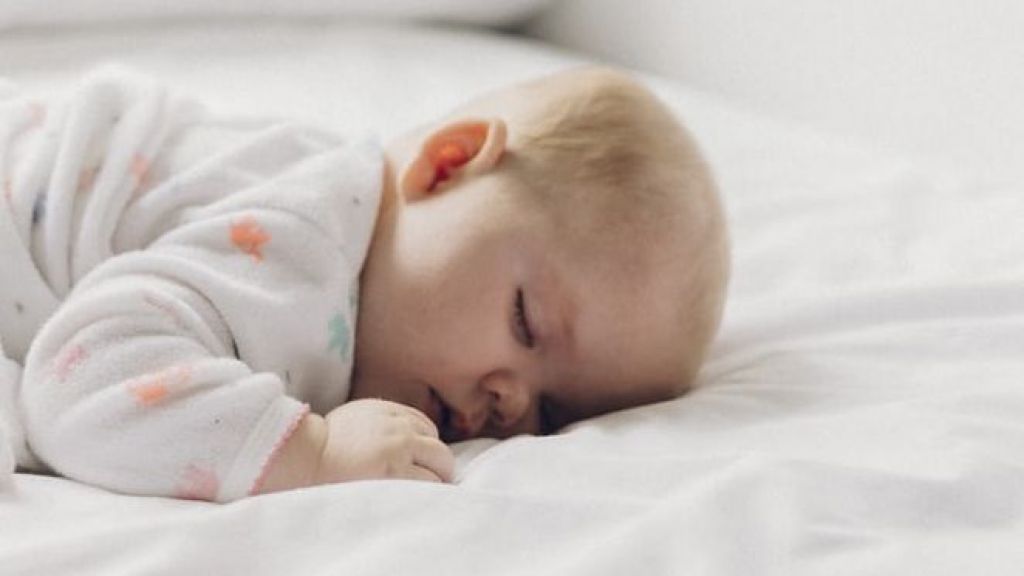 Moms Jangan Letakkan Bayi dalam Posisi Tengkurap Sebelum Dia Bisa Sendiri, Bahaya!