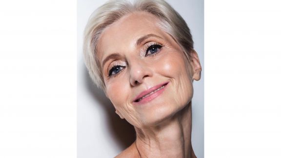 Ups! Muncul Tanda-Tanda Penuan? Ini Dia Tips Make Up untuk Menutupinya