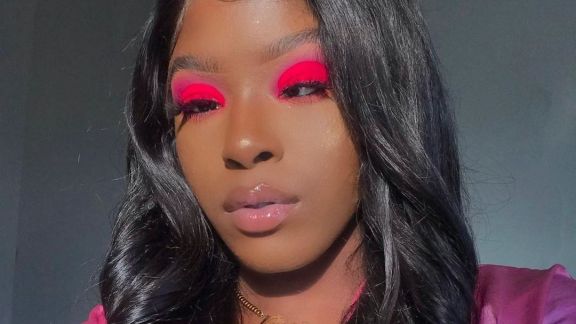 Salut! Wanita Tunanetra Ini Sukses Jadi Make Up Artist dan Bungkam Mulut Pembully!