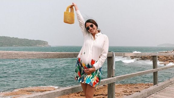 Traveling Naik Pesawat Saat Hamil Muda? Acha Sinaga Ceritakan Pengalamannya