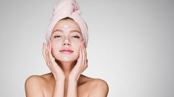 Jangan Sampai Terlewat!! Ini Ritual Wajib Sebelum Tidur untuk Mendapatkan Kulit Wajah Glowing Alami!