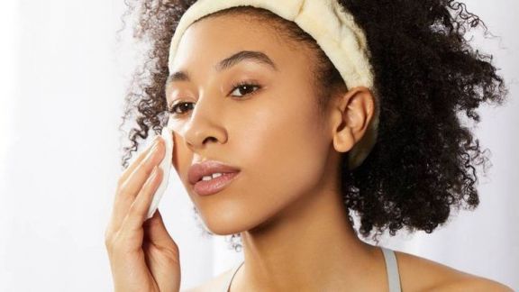Sering Dianggap Sepele, Ini 5 Langkah Menghapus Make Up Agar Kulit Terhindar Iritasi