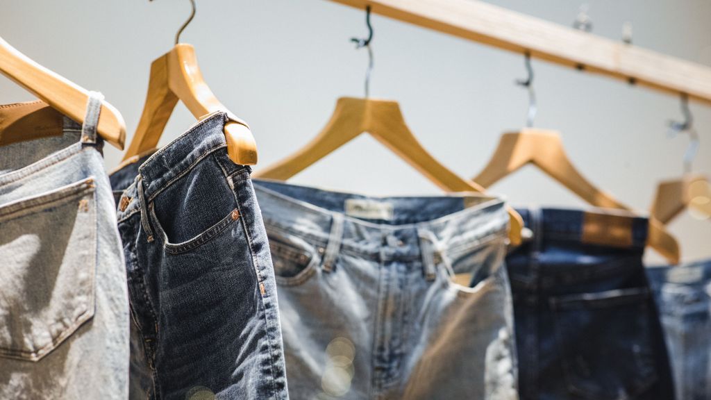 Tampil Chic dan Elegan, 6 Tips Memilih Celana Jeans untuk Tubuh Curvy