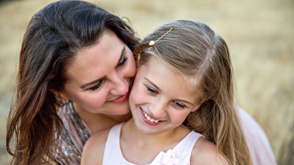 Dear Working Moms, Ini 5 Bahasa Cinta Anak yang Perlu Kamu Tahu, Si Kecil Tipe yang Mana?