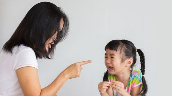 Sederet Dampak Buruk yang Terjadi Jika Orang Tua Berbicara Nada Tinggi Pada Anak, Catat Moms!