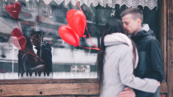 Tanpa Rogoh Kocek Dalam, Ini 6 Rekomendasi Kado Valentine Cuma Rp100 Riubuan! Nomor 2 Bermanfaat Banget!