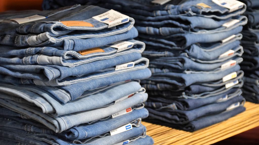 Alasan Mengapa Warna Jeans Identik dengan Biru