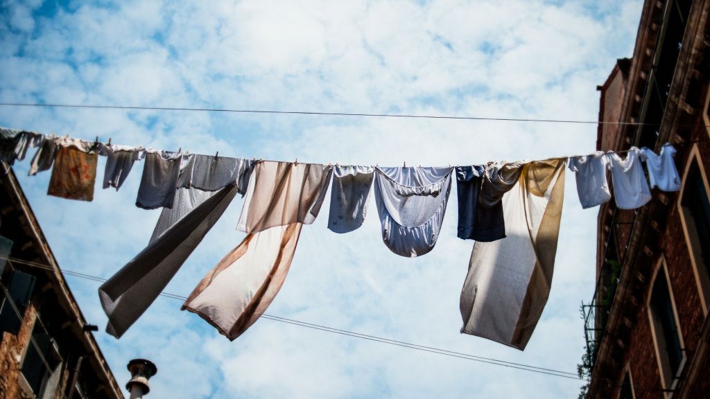 Catat Ya! 3 Alasan Mengapa Pakaian Baru Harus Dicuci Sebelum Digunakan