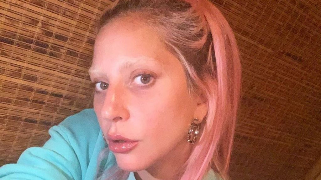 Ketika Lady Gaga Pamer Foto Tanpa Makeup dengan Alis Botaknya