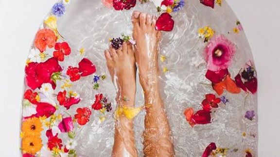 Detox Bath, Campurkan 5 Bahan Alami Ini ke Bak Mandi Sebelum Berendam dan Rasakan Manfaatnya!