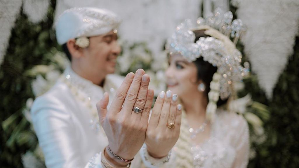 Punya Suami Baru, Tiwi Eks T2 Akui Belum Bisa Move On dari Hari Pernikahannya
