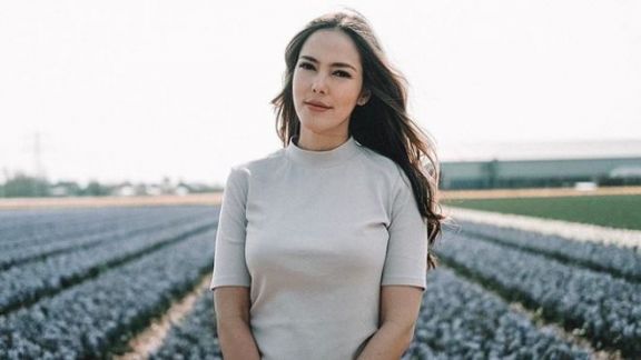 Jarang Ada di Kosmetik, Apa Alasan Cathy Sharon Pilih Kunyit sebagai Bahan Utama Make Up Removernya?