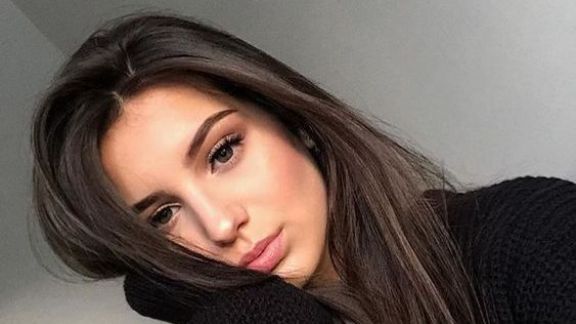 Kamu Suka Selfie? Ini Tips Make Up Supaya Wajahmu Terlihat Flawless!