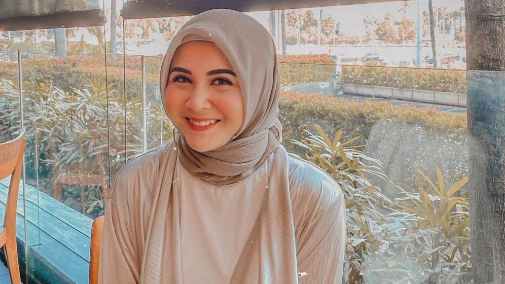 Kesha Ratuliu Jalani Operasi Pengangkatan Tumor Payudara, Mona Ratuliu: Lempeng Tanpa Drama