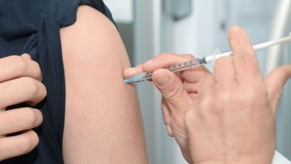 4 Manfaat Vaksin Covid-19 yang Harus Kamu Ketahui, Jangan Takut Ya Moms!