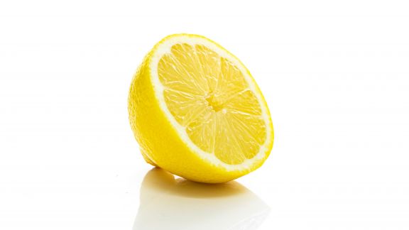 Tips Cuci Jeruk dan Lemon agar Kulitnya Tak Pahit, Modal 2 Bahan Alami Aja Moms?