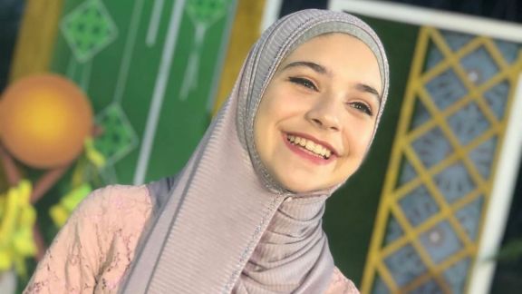 Inspiratif! Masih Kecil, Isabelle Tramp Anak Ayu Azhari Makin Serius Jadi Desainer