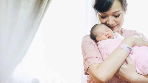 Usai Melahirkan, Yuanita Christiani Cerita Seperti Mimpi: Terima Kasih Tuhan untuk Ariel!