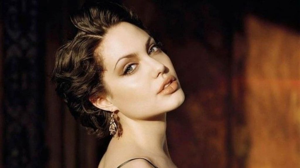 Angelina Jolie Geram, Sebut Brad Pitt Pamer dan Bawa Pacar Baru Ke Tempat Pernikahan