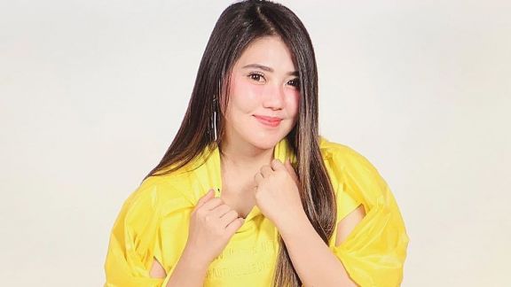 Haru! Cerita Via Vallen Saat Bagi-Bagi Sembako Membuat Dirinya Dapat Pengalaman Baru