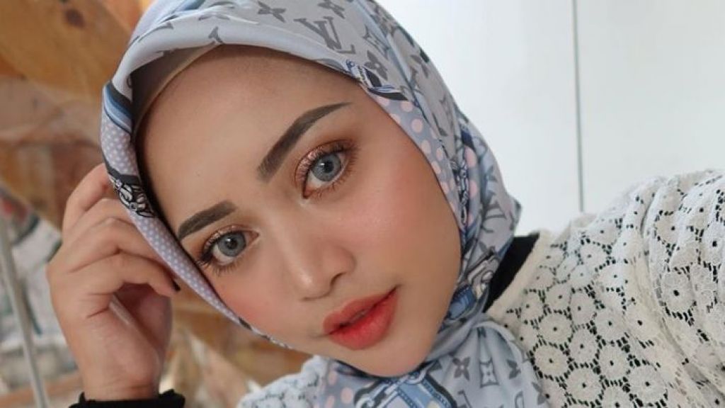 Unggah Foto Tanpa Hijab, Rachel Vennya: Lagi Hobi Block-blockin Instagram!