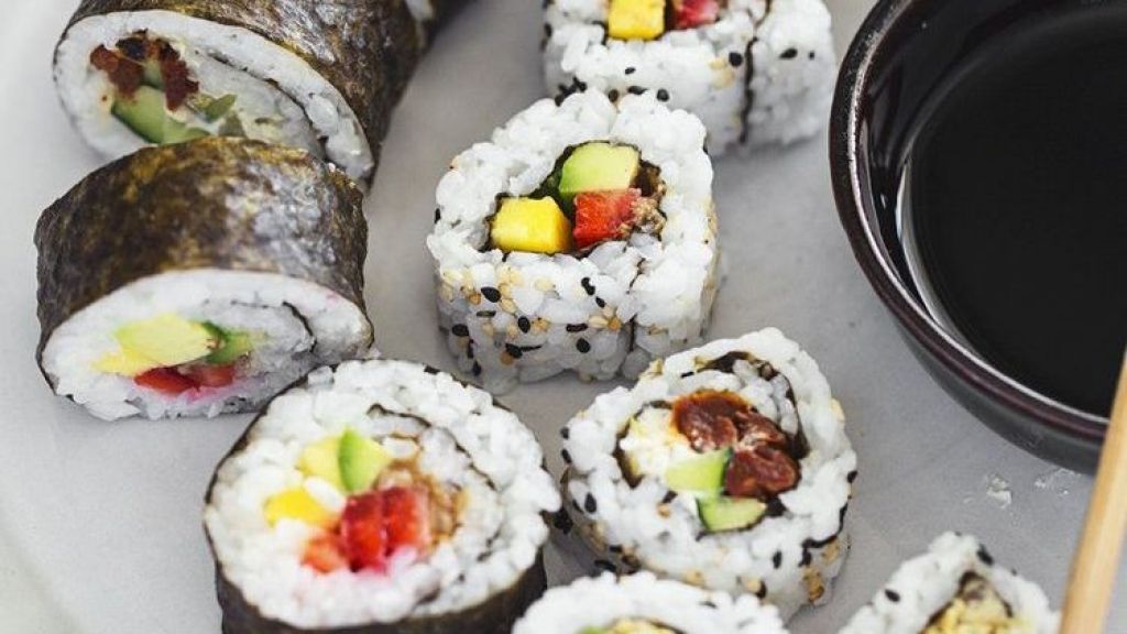 Resep Sushi Low Budget ala MPASI, Toppingnya Cukup Abon Moms