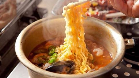 Resep Ramyeon Dakgaejang, Sup Ramen Korea yang Rasanya Bikin Lidah Bergoyang, Uenak Pol!