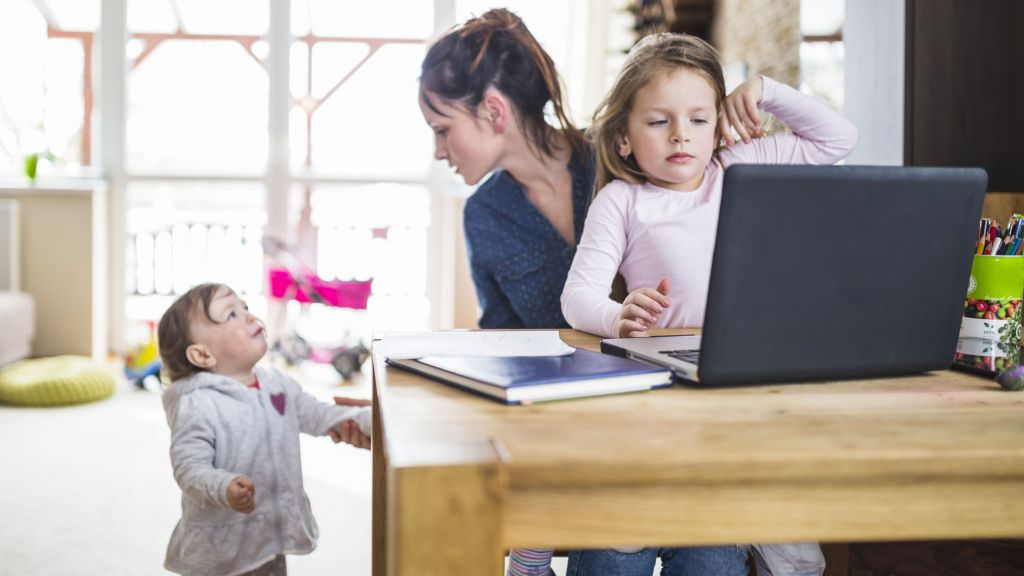 Dicatat Yuk Wahai Para Ibu, Begini Cara Mengatasi Stres Sebagai Seorang Working Moms!