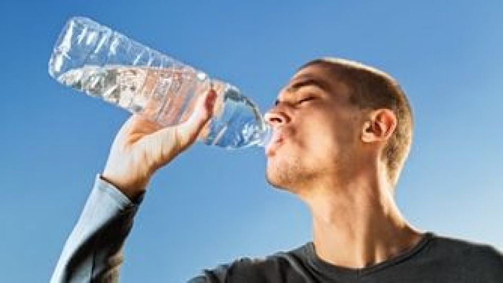 Bukan untuk Diisi Ulang, Ini Bahaya Mengisi Botol Air Mineral