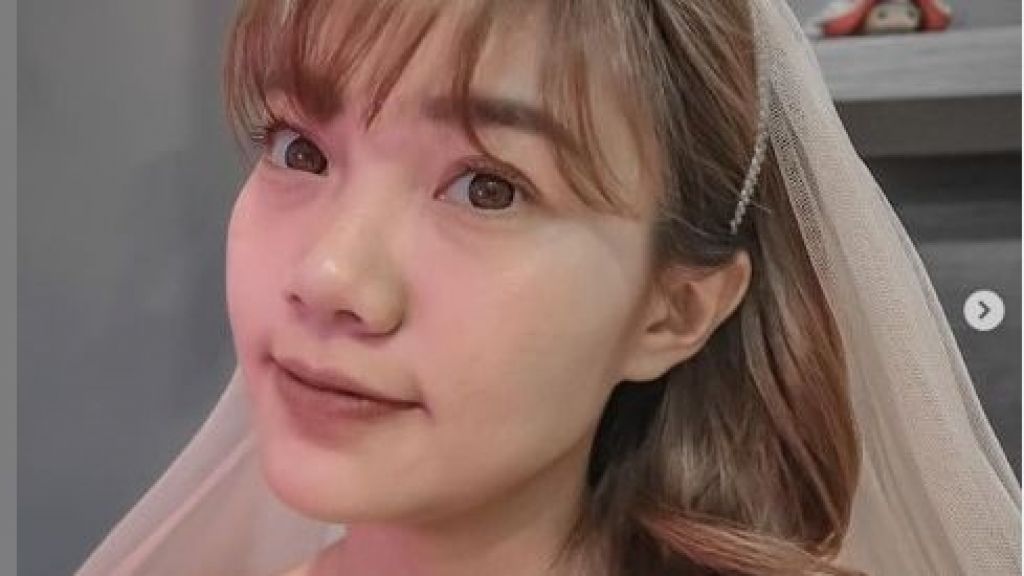 Batal Nikah Akibat Covid-19, Steffy Eks Cherrybelle Tetap Pakai Gaun Pengantin