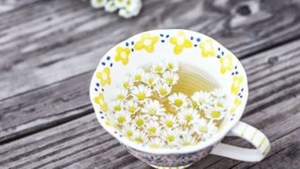 Resep Chamomile Honey Tea yang Bikin Rileks, Bisa Jadi Obat Tidur Alami yang Ampuh Usir Insomnia, Mau Coba Beauty?