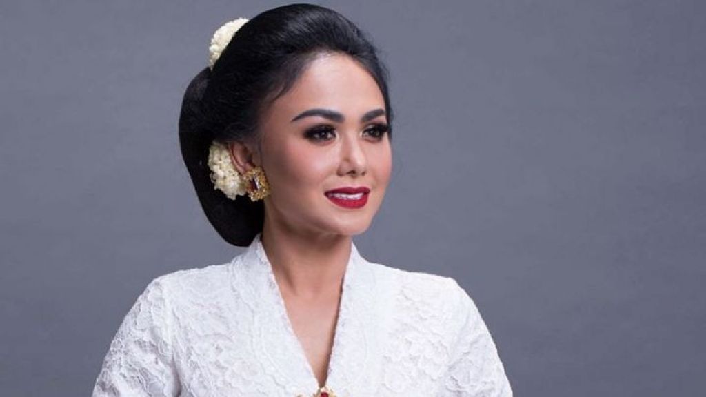 Salah Satunya Yuni Shara, Ini 3 Artis Indonesia yang Akur dan Rayakan Natal Bareng Mantan Suami! Ada Idola Kamu Gak?