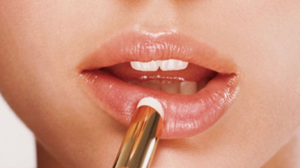DIY Lip Gloss dengan Bahan Dasar Madu, Bikin Bibir Anti Pecah-Pecah Saat Jalani Ibadah Puasa!
