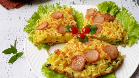 Simpel Tetap Maknyus, Simak Resep Omelet Mie Pakai Sayur yang Enak Banget