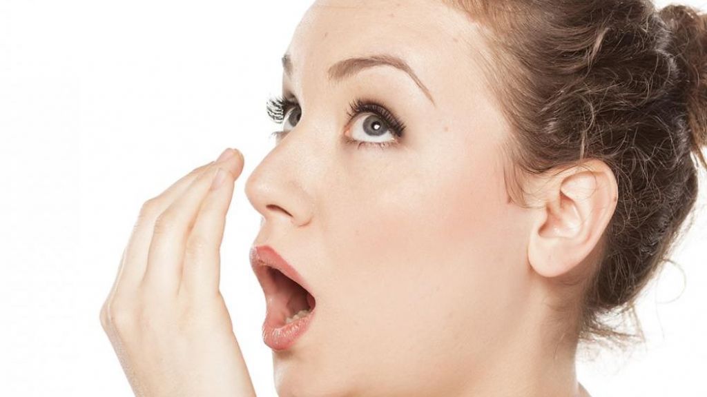 6 Tips Hempas Bau Mulut, Salah Satunya Permen Karet Lho!