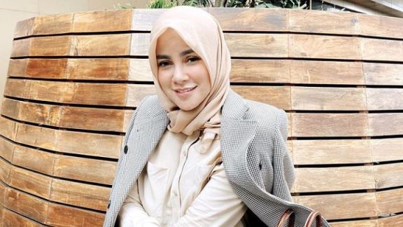 Usai Lepas Hijab, Olla Ramlan Kini Kepergok Pakai Celana Pendek: Atas Kerudung, Dengkul ke Mana-mana