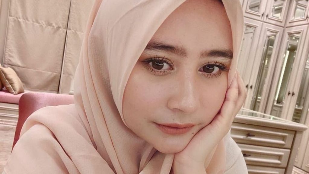 Masya Allah Prilly Latuconsina Unggah Foto Pakai Hijab, Warganet: Aku Kira Embun Bening Banget!