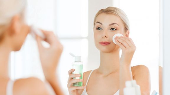 Beauty, Stop! Jangan Lakukan 5 Kesalahan Ini di Skincare Malammu Ya