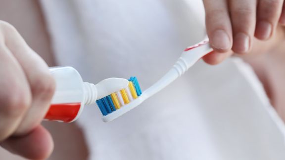 Jangan Asal Pilih, 4 Hal Ini Perlu Diperhatikan saat Membeli Pasta Gigi