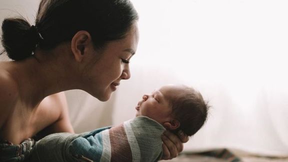 Kontraksi Mendadak Saat WFH, Ini Cerita Andien Lahirkan Anak Kedua Secara Water Birth