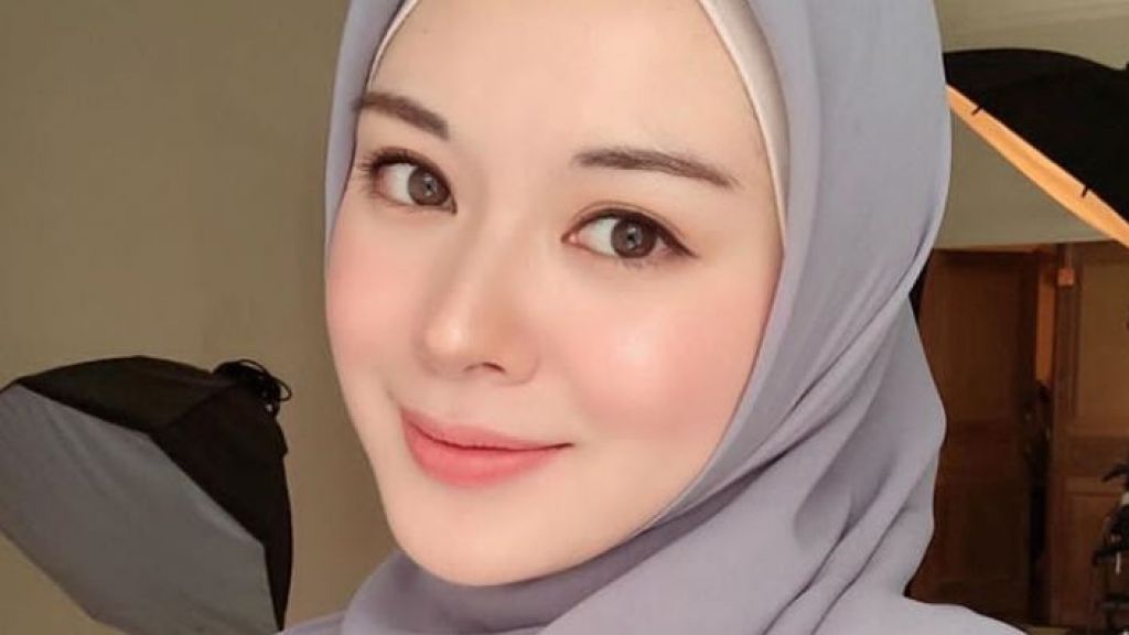 Selebgram Mualaf Korea Selatan Bikin Geger Gegara Mendadak Lepas Hijab, Ayana Moon Beri Klarifikasi: Kondisi yang Sedang Dihadapi...